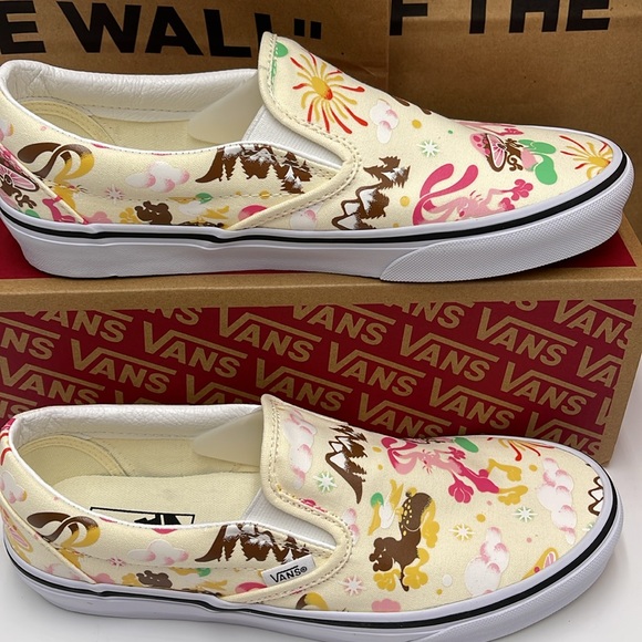 Vans Women’s Classic Slip-On Get Outdoors Classic White 
VN000BVZFRL
Sneakers - Picture 2 of 16